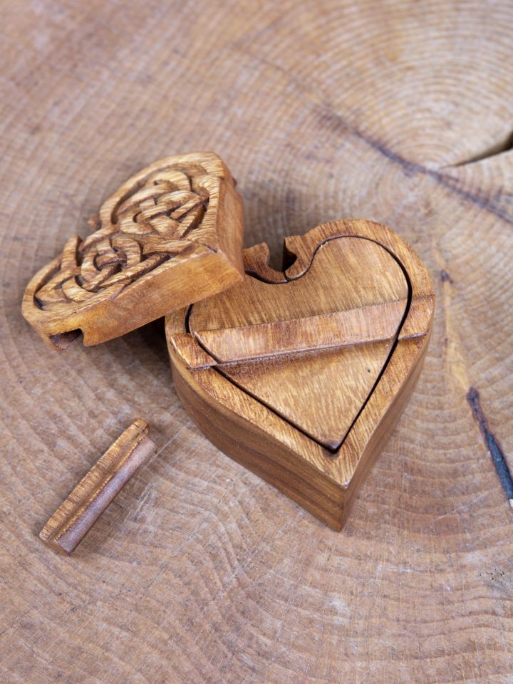 Wooden box Celtic heart 4