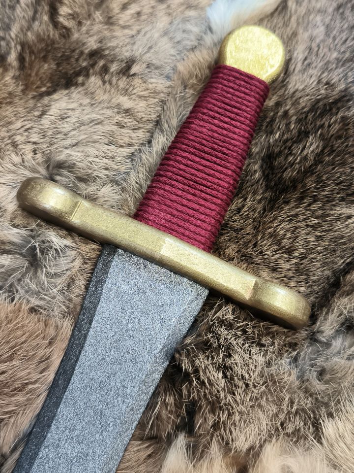 short knight's sword with felt scabbard 4