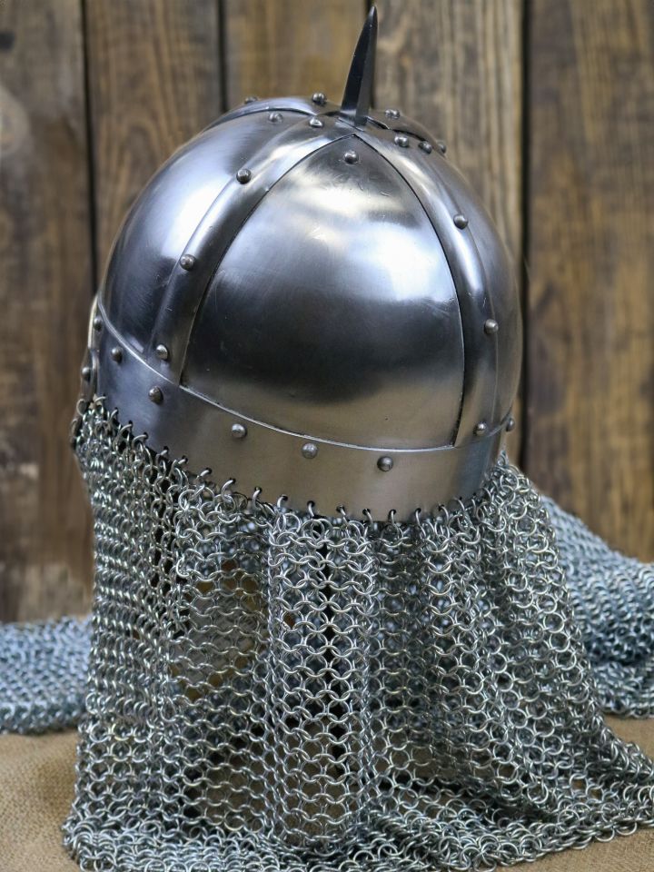 Viking spectacle helmet with chain brim 4