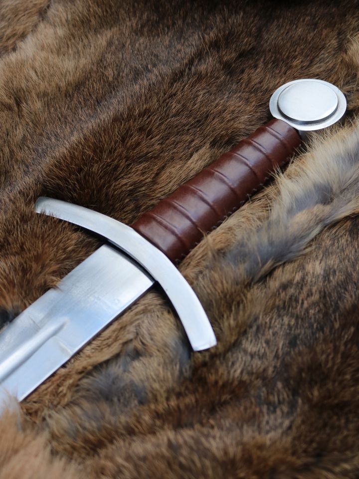 Disc pommel sword with leather sheath 4