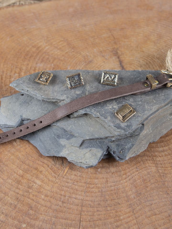 Leather bracelet with bronze buckle 4