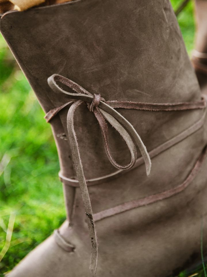 Viking boots with brown lacing 4