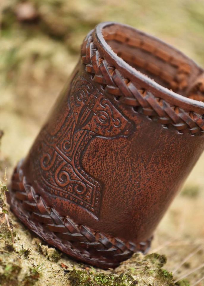 Dice cup with Thor's hammer with 3 bone cubes 4