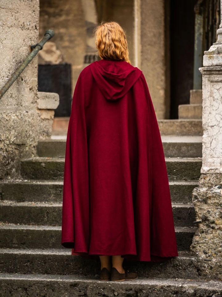 Wool cape with dragon clasp red 4