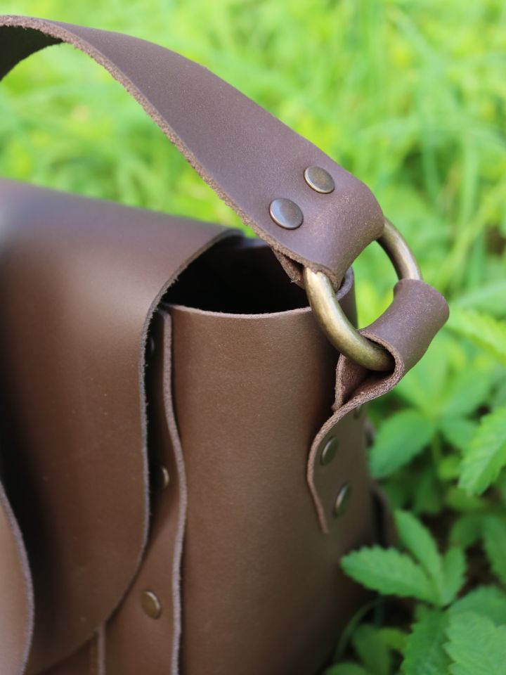 Brown leather shoulder bag 5