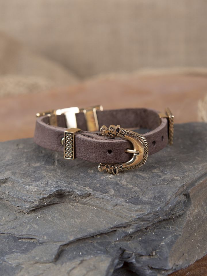 Leather bracelet with bronze buckle 5