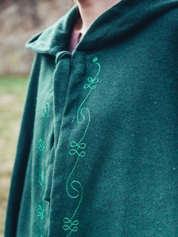 Wool cape with embroidery green 5