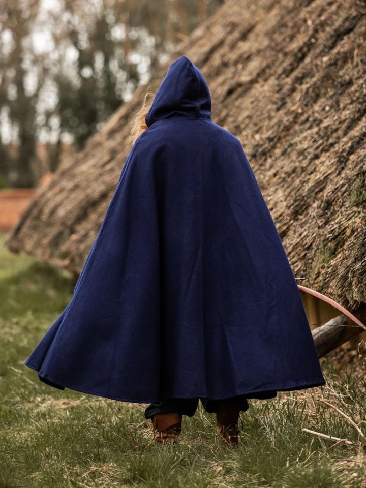 Wool cape with dragon clasp blue 5