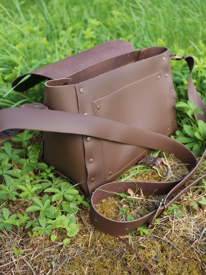 Brown leather shoulder bag 6