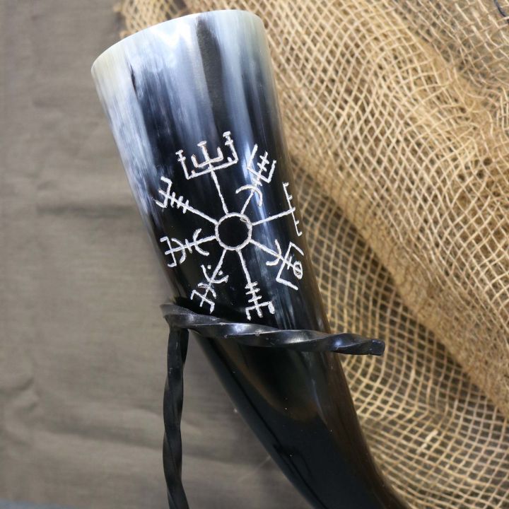 Drinking Horn with engraving "Vegvisir" 0.5 l 6