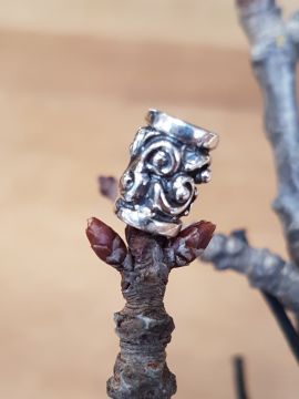 Viking bead with spiral pattern single