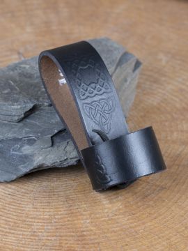 Drinking horn holder with Celtic embossing black